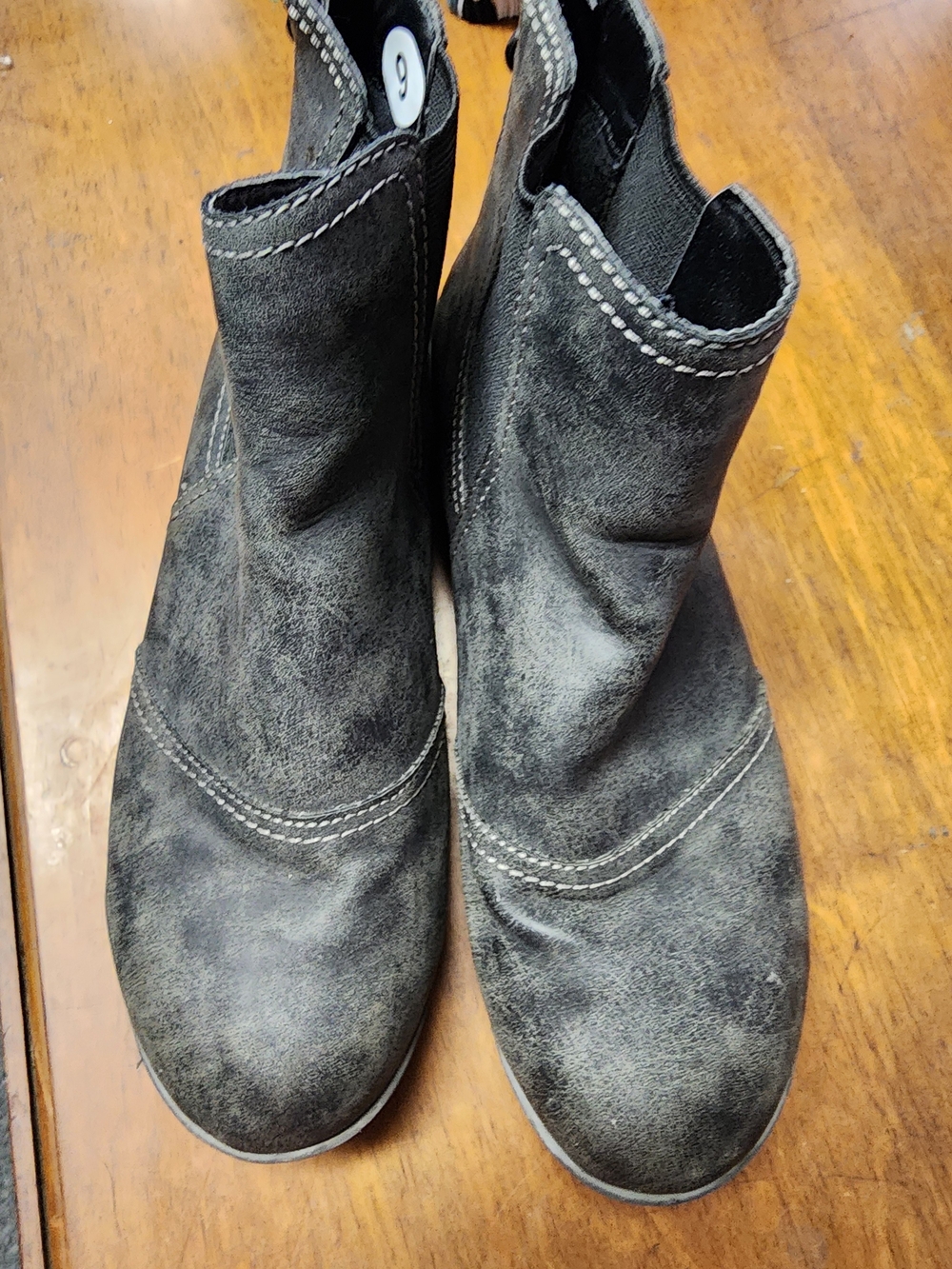 JBU Sz 9 Womens Black Suede Ankle Booties with Contrast Stitching